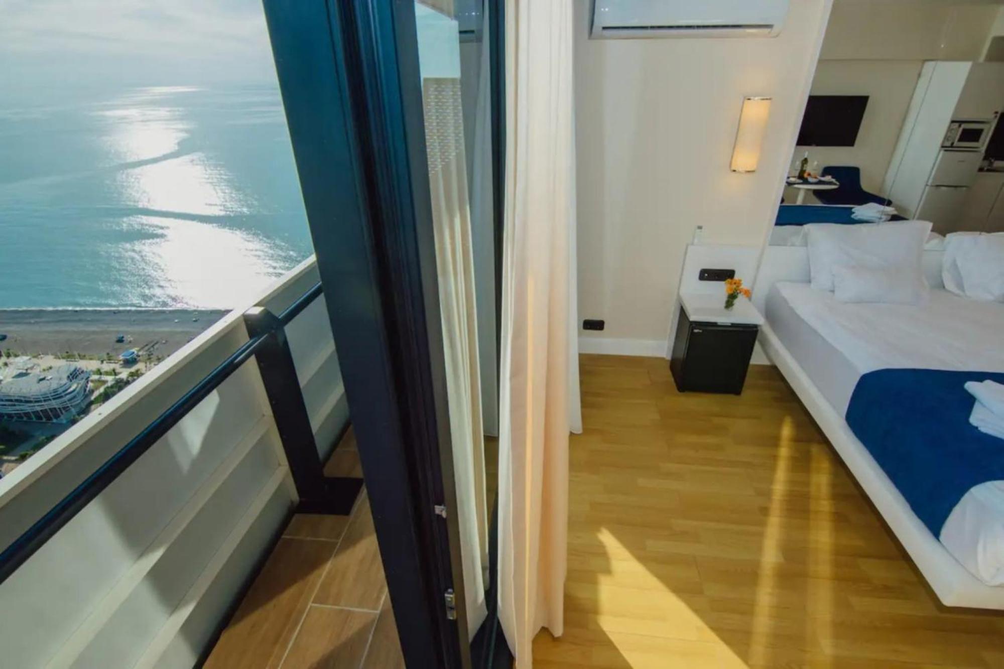 Relax And Unwind Premier Sea View Aparthotel In باتومي المظهر الخارجي الصورة